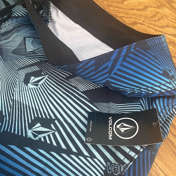 Volcom board shorts - Picture 4 of 5